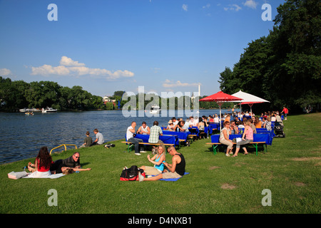 Treptower Park an der Spree, Berlin, Deutschland Stockfoto