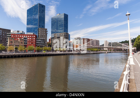 Der Campo Volantin Brücke und Isozaki Atea Zwillingstürme Bilbao baskischen Land Spanien Stockfoto