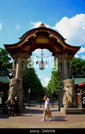 Elefantentor im Berliner Zoo, Berlin, Deutschland Stockfoto