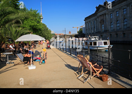 Deutschland, Berlin, Strandbar Mitte an der Spree Stockfoto