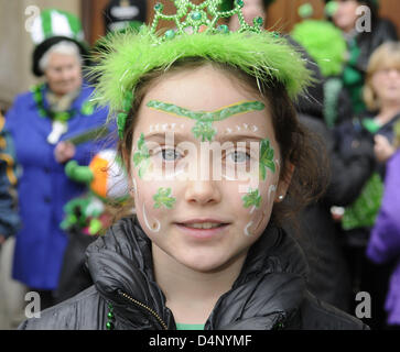 London, UK. 17. März 2013.  St Patricks Day feiern und Parade in London, Vereinigtes Königreich. 17. März 2013.  17. März 2013 Foto von Menschen Presse/Alamy Live-Nachrichten Stockfoto