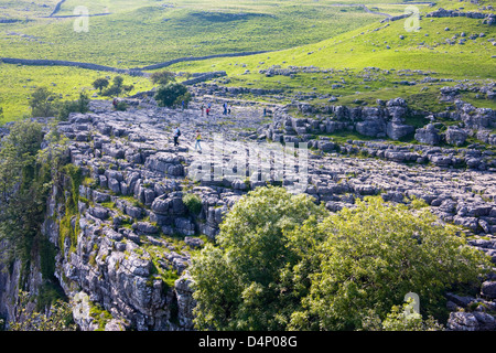 Kalkstein Pflaster, Malham Cove, Yorkshire Dales National Park, England Stockfoto