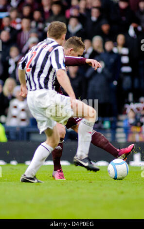 Glasgow, Vereinigtes Königreich. 17. März 2013. Ryan Stevenson (versteckt) erzielt sein 2. Tor des Spiels, schottischen Gemeinden Liga Cup Finale, St Mirren V Herzen, Hampden Park Stadion. Kredit Colin Lunn/Alamy Live-Nachrichten Stockfoto