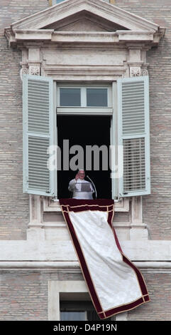 17. März 2013: Papst Francis I, geb. Bergoglio, während das erste Angelusgebet im Vatikan Stockfoto