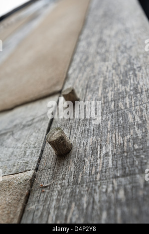 Ohne Nägel oder Schrauben Eiche Holz gerahmt Haus zu bauen und mit Eiche Heringe auf Gelenke und Balken fixiert Stockfoto