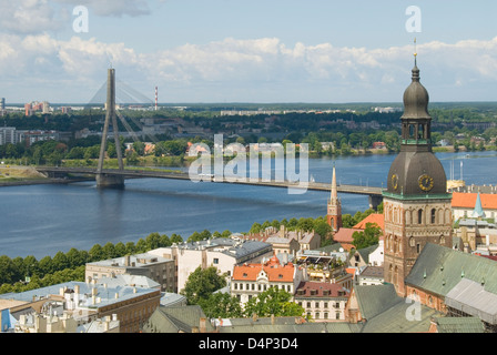 Vansu Brücke über den Fluss Daugava, Riga, Lettland Stockfoto