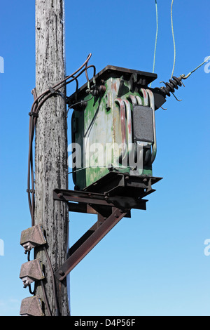 Mast montiert Transformator Stockfoto