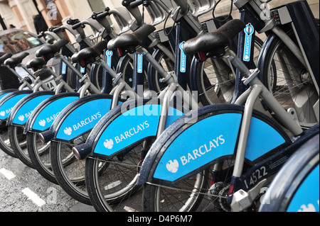 London, Vereinigtes Königreich, Leihräder mit Werbung für Barclays PLC Stockfoto