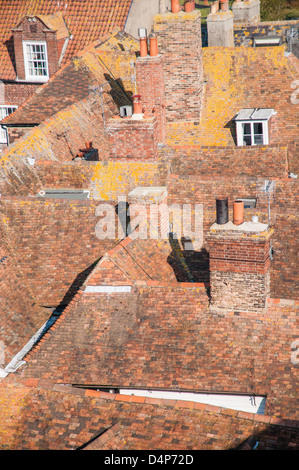 Blick auf Roggen Dächer von der Spitze der Kirche der Hl. Maria, Roggen, East Sussex Stockfoto