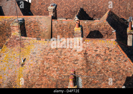 Blick auf Roggen Dächer von der Spitze der Kirche der Hl. Maria, Roggen, East Sussex Stockfoto