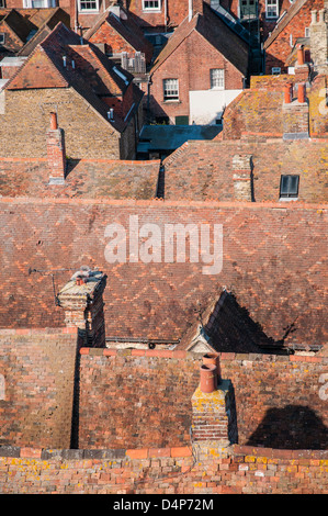 Blick auf Roggen Dächer von der Spitze der Kirche der Hl. Maria, Roggen, East Sussex Stockfoto