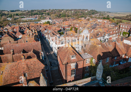 Blick auf Roggen Dächer von der Spitze der Kirche der Hl. Maria, Roggen, East Sussex Stockfoto