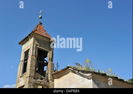 Die alten verlassenen Kirche des Heiligen Nikolaus untergetaucht in Mavrovo See, Mazedonien Stockfoto