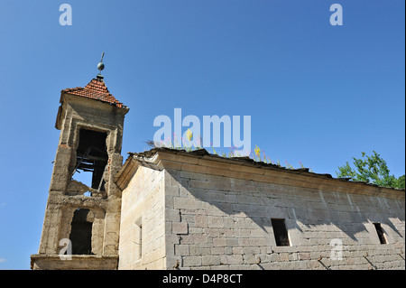 Die alten verlassenen Kirche des Heiligen Nikolaus untergetaucht in Mavrovo See, Mazedonien Stockfoto