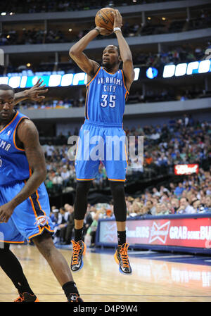 17. März 2013: Oklahoma City Thunder klein nach vorn, dass Kevin Durant #35 bei einem NBA-Spiel zwischen den Oklahoma City Thunder und den Dallas Mavericks das American Airlines Center in Dallas, TX Oklahoma besiegte Dallas 107-101 Stockfoto