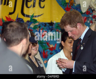 Britain? s Prinz Harry Touren der Veterans Affairs Medical Center in Manhattan in New York, New York, USA, 29. Mai 2009. Prinz Harry ist bei seinem ersten offiziellen Besuch nach New York. Foto: Albert Nieboer (Niederlande) Stockfoto