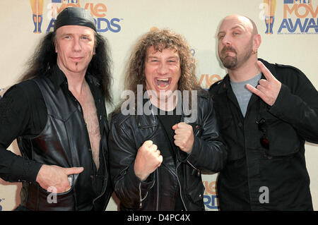 (L-R) Glenn fünf, Steve "Lips" Kudlow und Robb Reiner der kanadische Metal-Band? Amboss? kommen Sie für den MTV Movie Awards 2009 im Gibson Amphitheatre in Los Angeles, CA, USA, 31. Mai 2009. Foto: Hubert Boesl Stockfoto