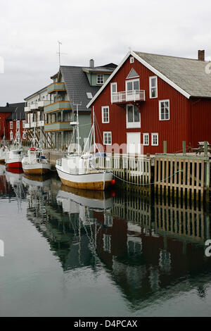 Blick auf das Fischerdorf Henningsvær, auch genannt? Nördliche Venedig?, in Henningsvær, Norwegen, 21. Mai 2009. Foto: Daniel Karmann Stockfoto