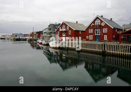 Blick auf das Fischerdorf Henningsvær, auch genannt? Nördliche Venedig?, in Henningsvær, Norwegen, 21. Mai 2009. Foto: Daniel Karmann Stockfoto