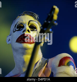 Gitarrist Wes Borland von der Band "Limp Bizkit" führt beim Festival "Rock Im Park" in Nürnberg, Deutschland, 5. Juni 2009. Mehr als 90 deutschen und internationalen Bands geben Konzerte während des Festivals die dauert bis 7. Juni 2009. vor der Eröffnung waren 62000 Tickets verkauft worden. Foto: Daniel Karmann Stockfoto