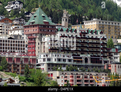 Blick über St. Moritz, Schweiz, 11. Juni 2009. Die Stadt wird von den Medien überfüllt sein, wenn deutsche Tennislegende Boris Becker mit Verlobte Sharlely Lilly Kerssenberg am 12. Juni heiratet. Foto: ULI DECK Stockfoto