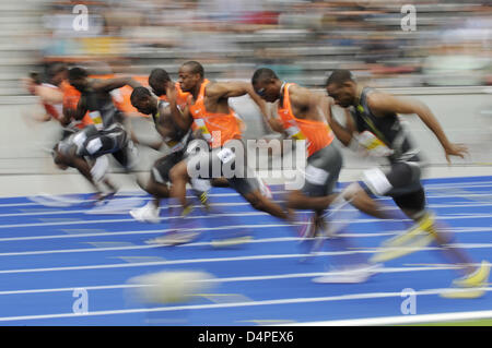 Teilnehmer bei den Männern? s 100m Wettbewerb gesehen in Aktion während der? International-Stadion Festival? (ISTAF? Internationales Stadionfest?) an Berlin? s Olympic Stadium, Deutschland, 14. Juni 2009. Die Veranstaltung wurde von rund 60.000 Zuschauern besucht und startete der sogenannten Golden League-Serie der Leichtathletik-Wettbewerbe. Auf der gleichen ISTAF 2009 fungierte als große Generalprobe für die Leichtathletik Stockfoto