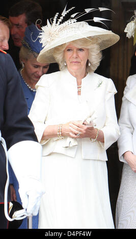 Camilla Duchess of Cornwall besucht das Strumpfband Zeremonie Prozession bis St George? s Chapel in Windsor, England, 15. Juni 2009. Die Reihenfolge des Hosenbandordens ist der senior und ältesten britischen Ritterorden, von Edward III im Jahre 1348 gegründet. Mitgliedschaft in der Reihenfolge beschränkt sich auf das souveräne, der Prince Of Wales und nicht mehr als vierundzwanzig Mitglieder. Foto: Patrick van Katwijk Stockfoto