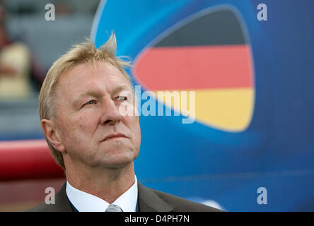 Deutschland? s U21 Bundestrainer Horst Hrubesch während der UEFA-U21-Europameisterschaft gewann Semi final Deutschland Vs Italien im Olympiastadion in Helsingborg, Deutschland, 26. Juni 2009. Deutschland gewann mit 1: 0. Foto: Friso Gentsch Stockfoto