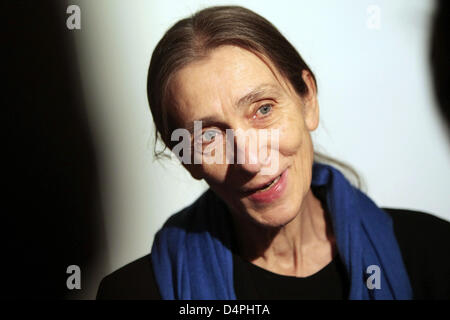 (Dpa-Datei) Ein Datei-Bild vom 29. Oktober 2008 sieht weltweit namhafte deutsche Choreographin Pina Bausch lächelnd in Düsseldorf. Pina Bausch starb am 30. Juni 2009 im Alter von 68 Jahren. Foto: DAVID EBENER Stockfoto