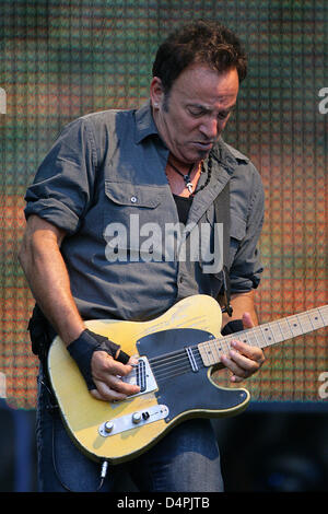 US-Rockmusiker Bruce Springsteen und seiner E Street Band führen in Frankfurt Main, Deutschland, 3. Juli 2009. Die? Working On A Dream? Welttournee dehnt sich bis 9. Oktober 2009. Foto: Marius Becker Stockfoto