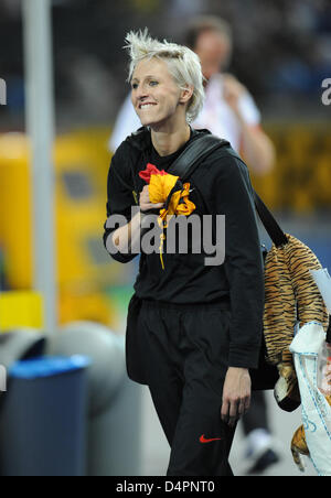 Deutsche Leichtathletin Ariane Friedrich feiert ihren dritten Platz im Hochsprung bei der 12. IAAF Leichtathletik WM, Berlin, Deutschland, 20. August 2009. Foto: Bernd Thissen Stockfoto