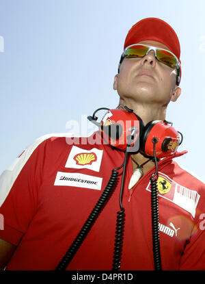 Deutschen Michael Schumacher, siebenfache Formel1 Weltmeister und Berater für die Scuderia Ferrari, abgebildet im Raster vor dem Grand Prix von Europa in Valencia Street Circuit in Valencia, Spanien, 23. August 2009. Foto: Felix Heyder Stockfoto