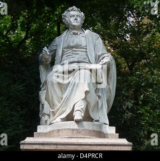 Mahnmal für die österreichischen Komponisten Franz Schubert (1797-1828) im Bild am Karlsplatz in Wien, Österreich, 7. August 2009. Foto: Beate Schleep Stockfoto