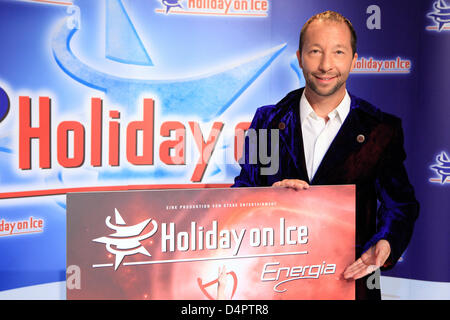 Schweizer Musiker DJ Bobo posieren für Fotografen während einer Veranstaltung, die Förderung der neuen? Holiday on Ice? zeigen? Energia? in Hamburg, Deutschland, 2. September 2009. DJ Bobo wird in der Holiday on Ice Show star? Energia? vom 9. Dezember 2009 auf. Foto: BODO MARKS Stockfoto