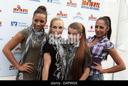 Deutsche pop-Band No Angels mit Nadja Banaissa (L-R) und Jessica Wahls, Lucy Diakowska, Sandy Moelling darstellen vor der Stars For Free-Konzert in Berlin, Deutschland, 5. September 2009. Verschiedene Bands kostenlos auf Einladung eines Radiosenders durchgeführt. Foto: Robert Schlesinger Stockfoto