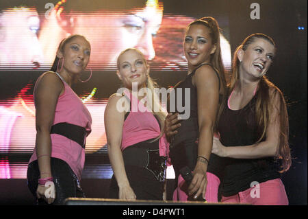 Deutsche pop-Band No Angels mit (L-R) Jessica Wahls und Lucy Diakowska, Sandy Moelling, Nadja Banaissa führen bei Stars For Free-Konzert in Berlin, Deutschland, 5. September 2009. Verschiedene Bands kostenlos auf Einladung eines Radiosenders durchgeführt. Foto: Robert Schlesinger Stockfoto