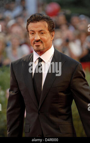 Schauspieler Sylvester Stallone kommt für die Schließung Nacht Zeremonie der 66. Filmfestspiele von Venedig im result del Casino auf dem Lido in Venedig, Italien, 12. September 2009. Sylvester Stallone präsentieren den Film? Rambo (Director? s Cut)? aus dem Wettbewerb auf dem Festival am 12. September geschlossen. Foto: Hubert Boesl Stockfoto