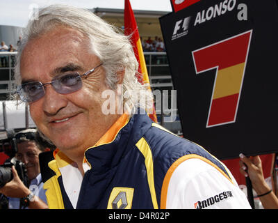 Italienische Flavio Briatore, Teamchef des Renault F1, lächelt vor dem Start des italienischen Formel 1 Grand Prix auf der Formel1 Rennstrecke in Monza, Italien, 13. September 2009. Foto: JENS Büttner Stockfoto