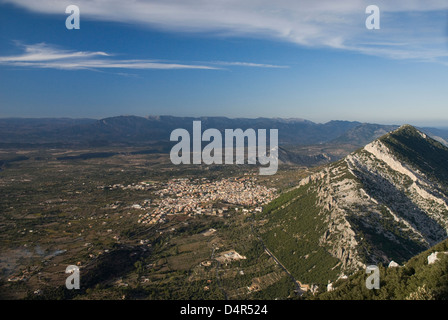 Areal Panoramablick von der kleinen Stadt Dorgali und Bardia Berg Barbagia Region, Provinz Nuoro, Sardinien, Italien Stockfoto
