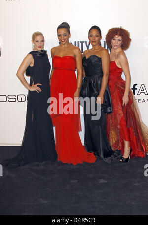 (L-R) Sandy Moelling, Nadja Benaissa, Jessica Wahls und Lucy Diakowska der deutschen pop-Band? No Angels? kommen Sie für AmfAR Auftaktveranstaltung auf der Mailänder Fashion Week in Mailand, Italien, 28. September 2009. Foto: Hubert Boesl Stockfoto