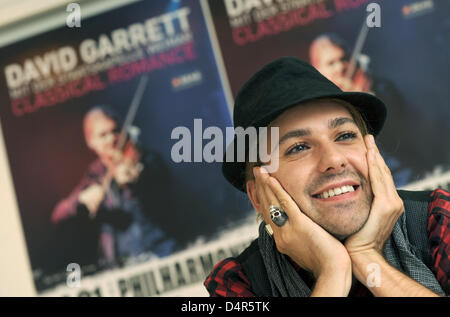 Deutsche Geiger David Garrett fördert seine neue DVD? David Garrett Live - In Concert & privat? während eines Presse-Anrufs in München, 1. Oktober 2009. Die DVD wird ab 9. Oktober 2009 auf verfügbar. Foto: TOBIAS HASE Stockfoto