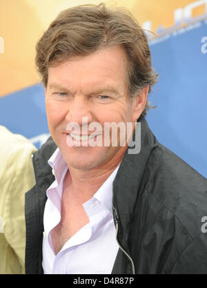 US-Schauspieler Dennis Quaid während des Telefonats Foto zum Film stellt? G.I. Joe: The Rise of Cobra? in Berlin, Deutschland, 23. Juli 2009. Der Film ist in den deutschen Kinos ab 06 August auf. Foto: JENS KALAENE Stockfoto