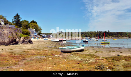 Panorama von kleinen Booten in die Küste von La Forêt-Fouesnant, Gemeinde im Département Finistère in der Bretagne in Frankreich Stockfoto