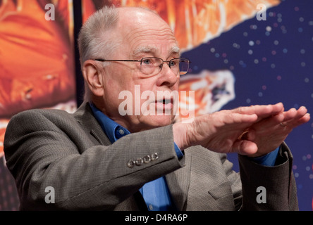 Die Kepler-Mission der NASA hält am 6. August 2009 eine Pressekonferenz in Washington D.C. ab, bei der sie über ihre Entdeckungen in der Exoplanetenforschung diskutiert. Dabei geht es um die Entdeckung erdähnlicher Planeten, die weit entfernte Sterne umkreisen. Stockfoto