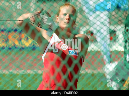 Deutsch hammer Werfer Betty Heidler in Aktion während der 20. internationalen Leichtathletik-Meeting in Cottbus, Deutschland, 8. August 2009 gesehen. Die 26-j hrige aus Frankfurt Main wurde an zweiter Stelle mit 73,76 m. Viele Sportler betrachten das Treffen einen abschließenden Test vor der Leichtathletik-Weltmeisterschaft in Berlin vom 15. bis 23 August. Foto: Thomas Eisenhuth Stockfoto