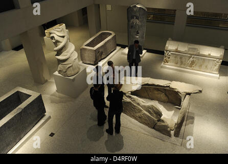 Die? Aegyptischer Hof? (? Ägyptischen Hof?) erweist sich die Presse auf die? Neue Museum? (? Neues Museum?) in Berlin, Deutschland, 15. Oktober 2009. Nach mehr als 70 Jahren die? Neue Museum? auf dem Berliner? Museumsinsel? (? Museumsinsel?) wird am 17. Oktober wieder geöffnet werden. Die Öffentlichkeit kann die ägyptische Sammlung besuchen sowie die? Museum Fuer Vor Und Fruehgeschichte? (? Museum für prehis Stockfoto