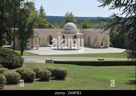 Blick auf die Gedenkstätte sitzen für muslimische KIA am Douaumont Denkmal, Frankreich, im August 2009. Douaumont war einer der akut über Festungen in der Schlacht um Verdun im ersten Weltkrieg gekämpft, doch das ehemalige Dorf ist besser bekannt für die Gedenkstätte und das Beinhaus von Douaumont enthält die sterblichen Überreste von mehr als 130.000 unbekannten Soldaten. Der Friedhof trägt die Überreste von 15.000 Französisch Stockfoto