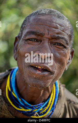 Hadza Jäger Porträt Stockfoto