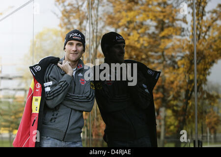 Deutschen nordischen Kombinierer Ronny Ackermann stellt bei der Ausstattung des Deutschen Ski Verbandes (DSV) in Herzogenaurach, Deutschland, 28. Oktober 2009. Die Mitglieder des DSV wurden offiziell für die Saison 2009/2010 von Sport Kleidung Hersteller Adidas am selben Tag ausgestattet. Foto: Daniel Karmann Stockfoto