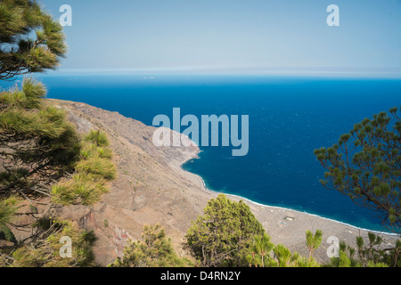 Blick nach Osten über den Atlantischen Ozean vom Aussichtspunkt der Klippe aus Mirador de Las Playas, El Hierro, Kanarischen Inseln, Spanien Stockfoto